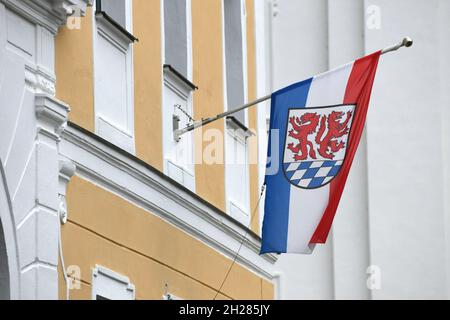 Fahne mit dem Wappen des Landkreises passau, Bayern, Deutschland - Flagge mit dem Wappen des Landkreises Passau, Bayern, Deutschland Stockfoto