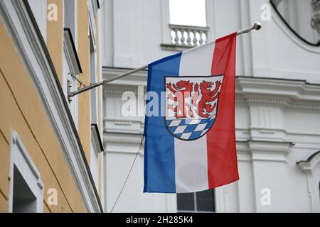 Fahne mit dem Wappen des Landkreises passau, Bayern, Deutschland - Flagge mit dem Wappen des Landkreises Passau, Bayern, Deutschland Stockfoto