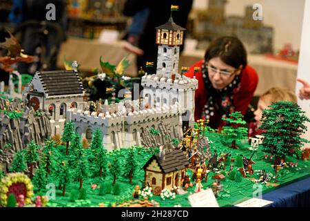 Jedes Jahr am zweiten Adventwochenende treffen sich in Mondsee Modellbauer, um ihre faszinierenden Werke (Burgen, Städte, Fahrzeuge, Landschaften …) A Stockfoto