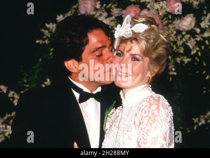 Tony Danza und Tracy Robinson an ihrem Hochzeitstag am 28. Juni 1986 Quelle: Ralph Dominguez/MediaPunch Stockfoto