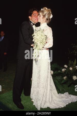 Tony Danza und Tracy Robinson an ihrem Hochzeitstag am 28. Juni 1986 Quelle: Ralph Dominguez/MediaPunch Stockfoto