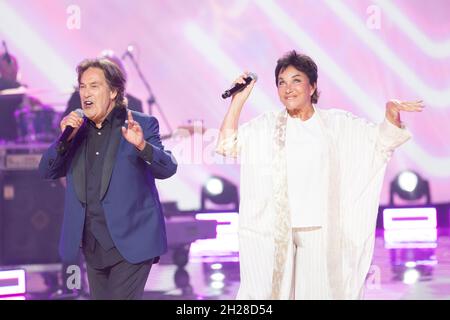 Angela Brambati und Angelo Sotgiu von Ricchi e Poveri im Konzert in Danzig, Polen. 29. August 2021 © Wojciech Strozyk / Alamy Stockfoto Stockfoto
