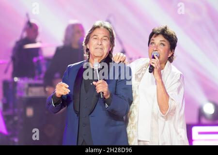 Angela Brambati und Angelo Sotgiu von Ricchi e Poveri im Konzert in Danzig, Polen. 29. August 2021 © Wojciech Strozyk / Alamy Stockfoto Stockfoto
