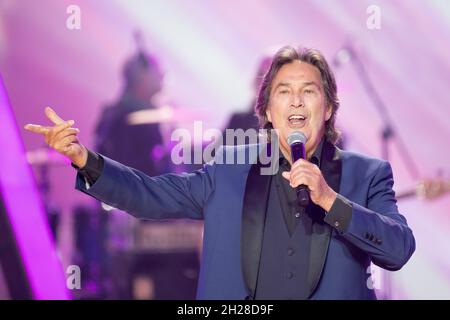 Angelo Sotgiu von Ricchi e Poveri im Konzert in Danzig, Polen. 29. August 2021 © Wojciech Strozyk / Alamy Stockfoto Stockfoto