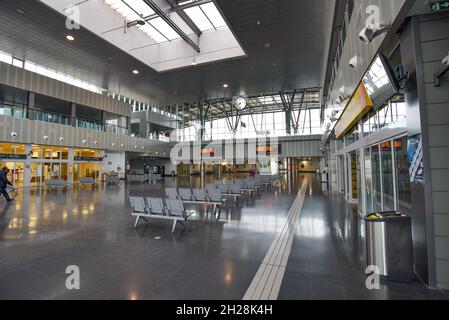 Burgos, Spanien - 16. Oktober 2021: Bahnhof von Burgos Santa Rosa de Lima Stockfoto