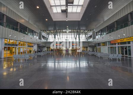 Burgos, Spanien - 16. Oktober 2021: Bahnhof von Burgos Santa Rosa de Lima Stockfoto