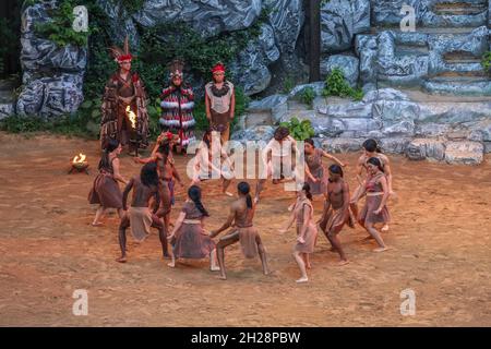 Das Outdoor-Drama To These Hills erzählt die Geschichte der Cherokee in North Carolina bis zu ihrer Entfernung über den Trail of Tears im Jahr 1838 Stockfoto