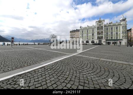 Rathausplatz mit dem Rathaus in Gmunden (Salzkammergut, Oberösterreich, Österreich) - Stadtplatz mit dem Rathaus in Gmunden (Salzkammergut, Obere Stockfoto