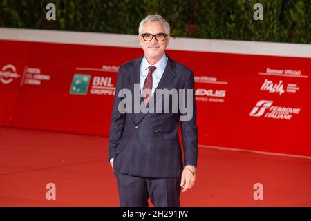 Rom, Italien. Oktober 2021. Alfonso Cuarón nimmt am 16. Rome Film Fest 2021 am roten Teppich Teil. (Foto von Matteo Nardone/Pacific Press) Quelle: Pacific Press Media Production Corp./Alamy Live News Stockfoto