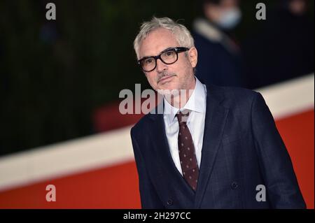 Rom, Italien. Oktober 2021. Regisseur Alfonso Cuaron nimmt am 20. Oktober 2021 in Rom, Italien, am Roten Teppich Close Encounter Teil, während des 16. Rome Film Fest 2021. Kredit: UPI/Alamy Live Nachrichten Stockfoto