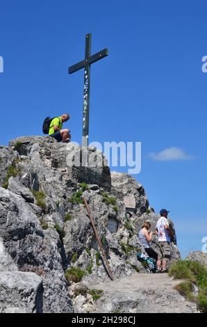 Gipfelkreuz auf dem Nockstein in der Nähe der Stadt Salzburg, Österreich, Europa - Gipfelkreuz auf dem Nockstein nahe der Stadt Salzburg, Österreich, E Stockfoto