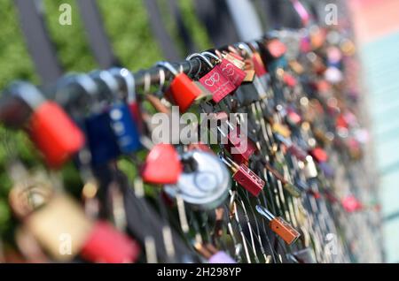 Slinky Springs to Fame, Brücke über den Rhein-Herne-Kanal in Oberhausen, Deutschland - Slinky Springs to Fame, Brücke über den Rhein-Herne-Kanal in ob Stockfoto