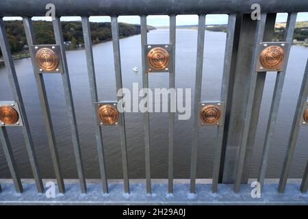 Namensschild des Spenders auf der Fußgängerbrücke über den Hudson River.Poughkepsie.New York.USA Stockfoto