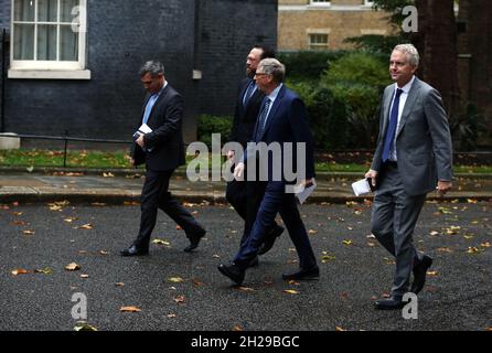 London, England, Großbritannien. Oktober 2021. BILL GATES wird in der Downing Street gesehen, bevor er den britischen Schatzkanzler Rishi Sunak trifft. Nummer 11. (Bild: © Tayfun Salci/ZUMA Press Wire) Stockfoto