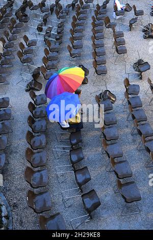 Regenguss bei einem Open-Air-Konzert im Schloss Ort in Gmunden (Oberösterreich, Österreich) - Regen während eines Open-Air-Konzerts im Schloss Ort in Gmunden Stockfoto