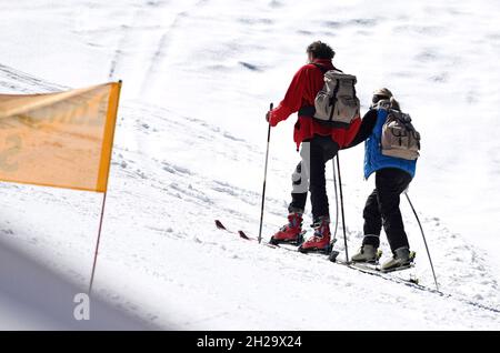 Schitoureneher auf dem Kasberg (Bezirk Gmunden, Oerreich, Österreich) - Skitourengeher auf dem Kasberg (Kreis Gmunden, Oberösterreich, Österreich) Stockfoto