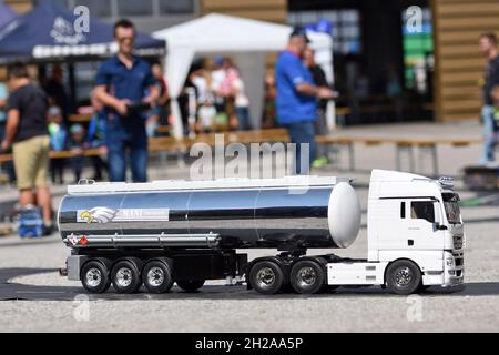 Großes Trucker-Treffen in Oberösterreich (Österreich) - ein Mal im Jahr findet in Oberösterreich ein großes Trucker-Treffen mit ungefähr 400 Lastkraf Stockfoto