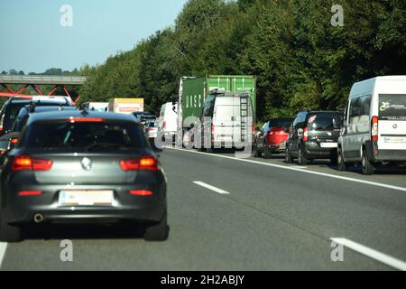 Verkehrsstau auf der Westautobahn A1 in Oberösterreich, Österreich, Europa - Stau auf der Autobahn A1 in Oberösterreich, Österreich, Europa Stockfoto