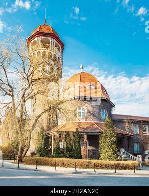 Wasserturm und Bau von Wasser-und Schlammkurklinik in Svetlogorsk, Russland, Wahrzeichen der Stadt und architektonisches Denkmal Stockfoto