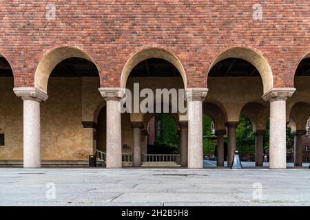 Stockholm, Schweden - 8. August 2019: Kolonnade im Rathaus von Stockholm. Stockfoto