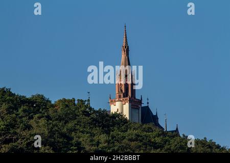 Hangansicht der Kapelle von Roch am oberen Mittelrhein bei Rüdesheim, Deutschland Stockfoto