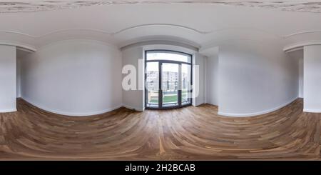 360 Grad Panorama Ansicht von Leeres Zimmer ohne Möbel. Full spherical hdri Panorama 360 Grad im Innenraum weißer Raum für Büro, Geschäft oder Klinik mit Panoramafenstern in eq