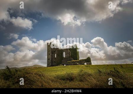 Irische Landschaften. Ruinen von Ballycarbery Castle. Caherciveen. Co Kerry. Irland. Stockfoto