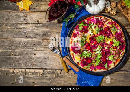 Thanksgiving Restpizza, klassische putenbrötchen oder Sandwich in Form von Pizza Stockfoto