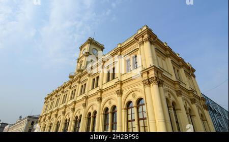 Moskau, Russland - 3. Oktober 2016. Leningradsky Bahnhof in Moskau, Russland. Der Bahnhof wurde zwischen 1844 und 1851 gebaut, ist der älteste von MOSC Stockfoto