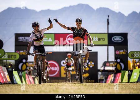 UCI Mountainbike Marathon Weltmeister Andreas Seewald (Deutschland) und Canyon Northwave MTB Partner Martin Stosek (Tschechien) gewannen die Etappe 3 der Stockfoto