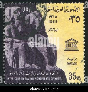 ÄGYPTEN - UM 1965: Briefmarke gedruckt von Ägypten, zeigt antike Denkmäler, um 1965 Stockfoto