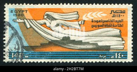 ÄGYPTEN - UM 1980: Briefmarke gedruckt von Ägypten, zeigt fliegende Frau mit Kegel, Schiff, um 1980 Stockfoto