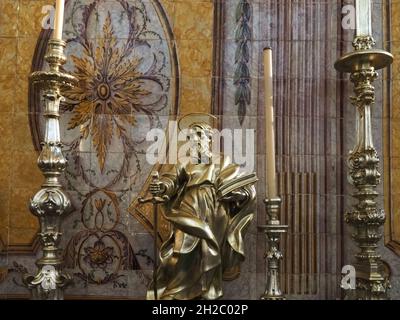 Im Inneren der Kirche Santo Antonio in Lissabon in Portugal Stockfoto
