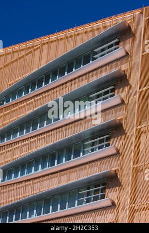 Orangefarbene Fassade der Müllverbrennungsanlage Pfaffenau, Österreich, Wien Stockfoto