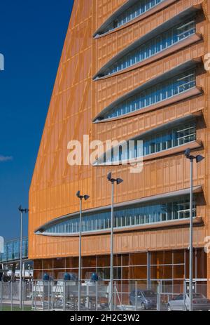 Orangefarbene Fassade der Müllverbrennungsanlage Pfaffenau, Österreich, Wien Stockfoto