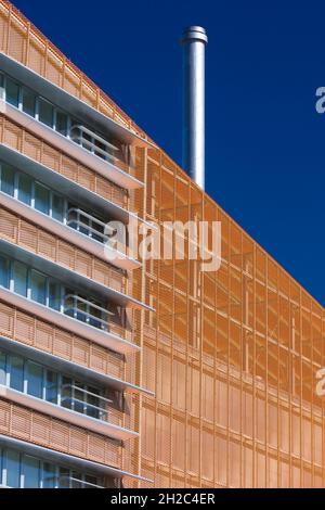 Orangefarbene Fassade der Müllverbrennungsanlage Pfaffenau, Österreich, Wien Stockfoto