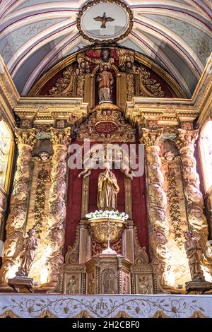 Das Altarbild der Eglise Saint-Vincent, die Pfarrkirche seines Geburtshauses Ciboure, Frankreich Stockfoto