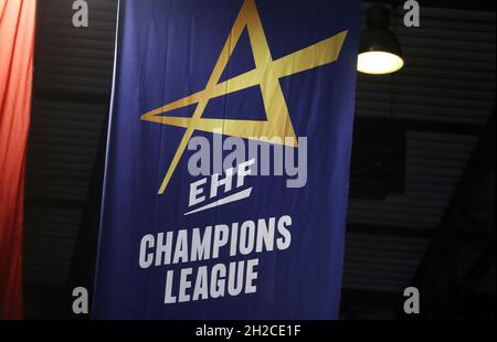 Kiel, Deutschland. 20. Okt 2021. firo: 20.10.2021 Handball Champions League: THW Kiel - Pick Szeged EHF, Verein, Logo, Flagge Credit: dpa/Alamy Live News Stockfoto