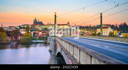 Prager Burg am Abend Stockfoto