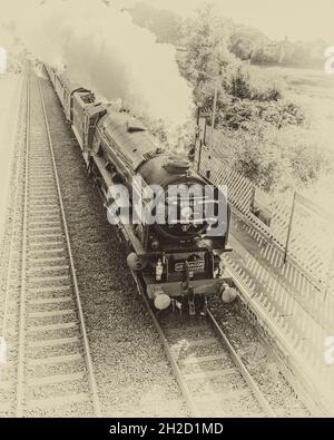 Tornado, der am 21. Oktober 2021 durch den Bahnhof Long Preston in North Yorkshire fährt. Stockfoto