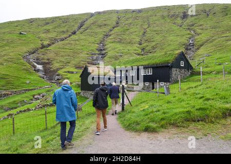 Gäste, die im Koks ankommen, Gourmet-Restaurant in Leynar, Streymoy Island, Färöer-Inseln, Skandinavien, Europa. Stockfoto