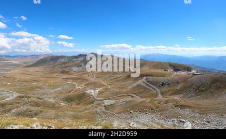 Apennin in der Region Abruzzen in Italien das weite Tal namens CAMPO IMPERATORE, wo viele westliche Filmszenen gedreht wurden Stockfoto