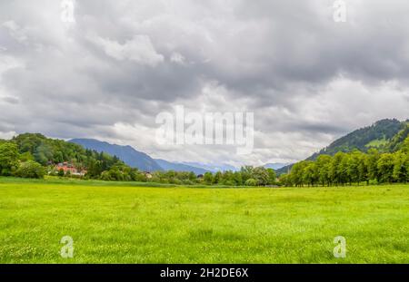 Idyllische Landschaft rund um Immenstadt, einer Stadt im Oberallgäu in Bayern, Deutschland Stockfoto