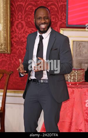 Cordell Jeffers, Gewinner des Watches of Switzerland Group Young Change Maker, feiert im Rahmen einer Trophäenzeremonie die Preisträger der Prince's Trust Awards und die Unterstützer der Wohltätigkeitsorganisation im St. James's Palace in London. Stockfoto