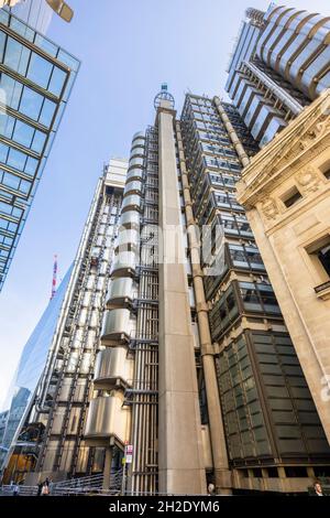 Lloyd's Building in Lime Street, City of London, Versicherungsbranche im Finanzviertel, Bowellism-Architektur, jetzt ein denkmalgeschütztes Gebäude Stockfoto