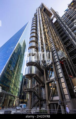 Moderne Architektur: Das als Scalpel und Grade 1 gelistete Lloyd's Building, Leadenhall Street, City of London Versicherung und Finanzviertel EC3 Stockfoto