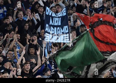 Roma, Italien. Oktober 2021. Die Fans von Latium während des Europa League-Gruppenspiels zwischen der SS Lazio und Marseille im Olimpico-Stadion in Rom (Italien), 21. Oktober 2021. Foto Andrea Staccioli/Insidefoto Kredit: Insidefoto srl/Alamy Live News Stockfoto