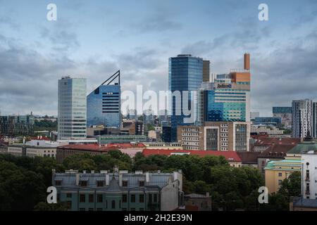 Skyline im Stadtzentrum von Tallinn - Stadtteil mit modernen Gebäuden - Tallinn, Estland Stockfoto