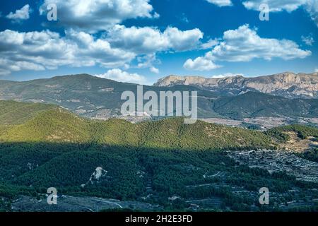 Schöner sonniger Morgen über den Bergen von Cabeco d'Or in Spanien.Horizontale Ansicht Stockfoto