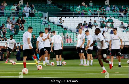 Sevilla, Spanien: 21. Oktober 2021; die Spieler von Leverkusen wärmen sich während des UEFA Europa League-Spiels zwischen Real Betis Balompie und Bayer Leverkusen im Benito Villamarin-Stadion auf Stockfoto